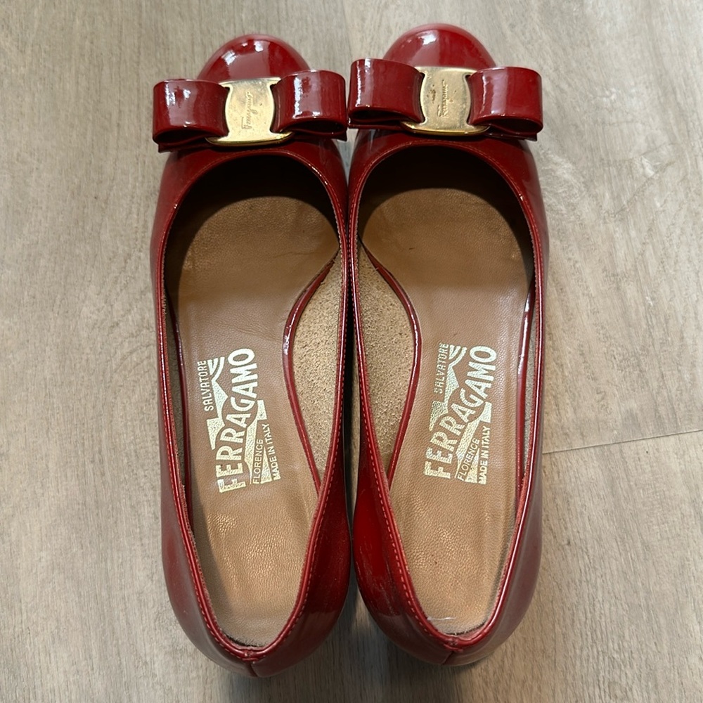 Ferragamo Vara pump